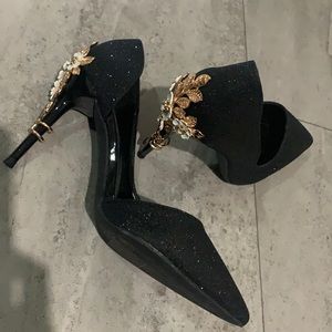Beautiful black and gold sparkly heels